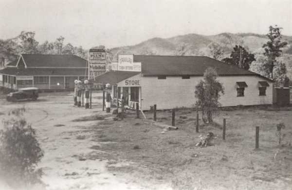 D'Aguilar Historical Photo: D'Aguilar Store and D'Aguilar Hotel in 1932
