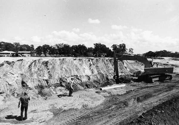 Banksia Beach Historical Photo: Solander Lakes development