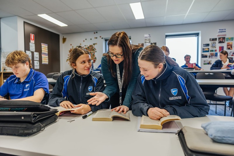 ACC Southlands teacher helping Year 7 students in Albany classroom